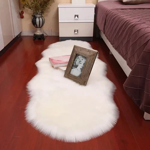 Moena moe ʻili hipa ʻoluʻolu ʻoluʻolu hoʻoheheʻe ʻia i ka hulu hipa hoʻomoe i ka lauoho lōʻihi ma ka ʻaoʻao moe moena Sofa cushion keʻokeʻo ʻulaʻula lumi noho moena huluhulu.