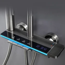 Rubinetti per bagno caldo freddo in ottone Sistema doccia a pioggia Display termostatico digitale intelligente Set doccia con tasti per pianoforte Set doccia bidet