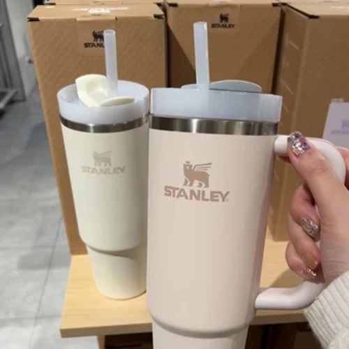 30 unssia/40 unssia Stanley Adventure Quencher H2.0 juomalasi kahvalla ruostumattomasta teräksestä, tyhjiöeristetyllä automukilla lämpökuppi, jäämatka