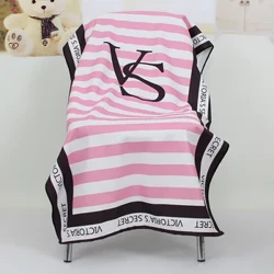 I-Beach Towel Pool Blanket Creative Bath Ephrintiwe Ethambile Ingubo Yokuhamba Ukubhukuda Ehlobo Endlalwe Ngaphandle Kombhede Embhedeni