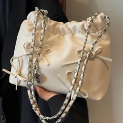 Borsa a secchiello in stile coreano con tracolla a catena tutta abbinata della nuova estate 2024
