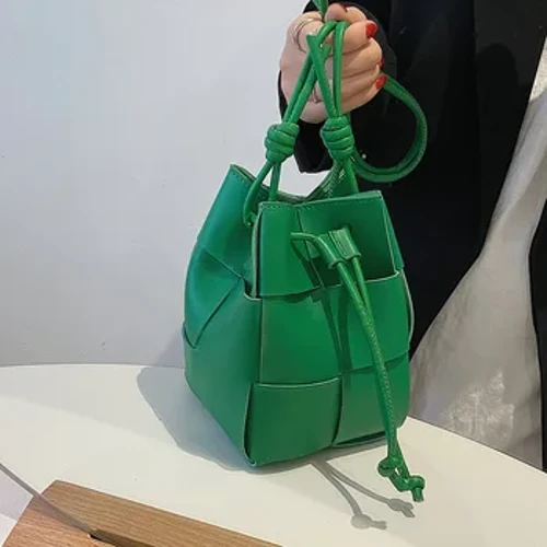 Ayollar uchun moda to'quv pu charm chelakli sumkalar 2022 Dizayner o'zaro yelkali sumkalar Yumshoq pu charm ayollar sling sumkalari