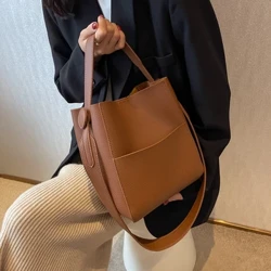 2023 Fashionable Message Kvinner Skuldervesker PU Leather Myk overflate Avslappet bøtte Høy kapasitet Enkel multifunksjon Fritid