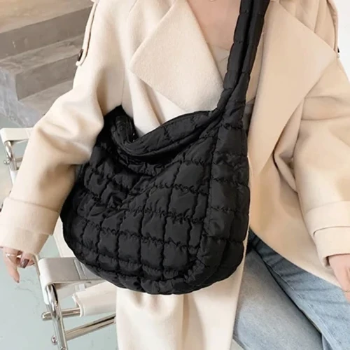 Quiltad Vadderad Crossbody-väska för kvinnor Plisserade Bubbles Cloud Axelväskor Stor tyghink Designerväska Ruched Handbags 2023
