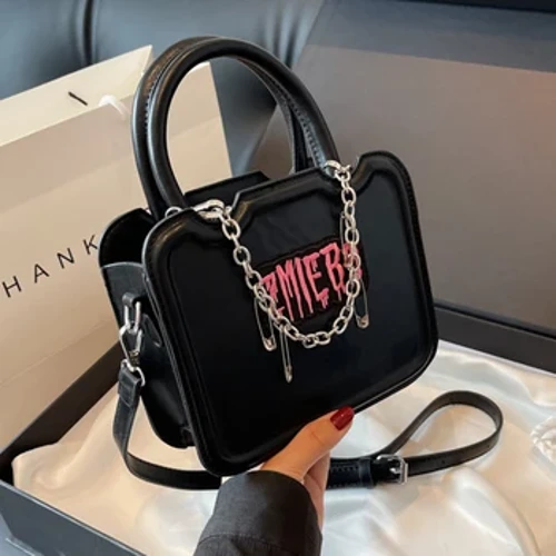 Borsa da donna Y2K Borsa a tracolla quadrata da donna con catena ricamata con alfabeto Borsa a tracolla in pelle Shopping