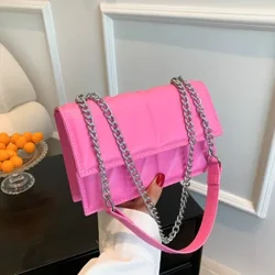 Moda tendência crossbody único saco no novo pequeno saco 2023 nova maré versão coreana do estilo estrangeiro corrente pequeno saco quadrado
