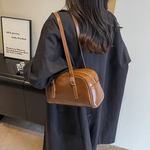 Bag gobennydd PU Lledr Boston Merched Hen Gapasiti Mawr Bag Underarm Sbeislyd Girl Beic Modur Bagiau Ysgwydd Bag llaw Cymudwr