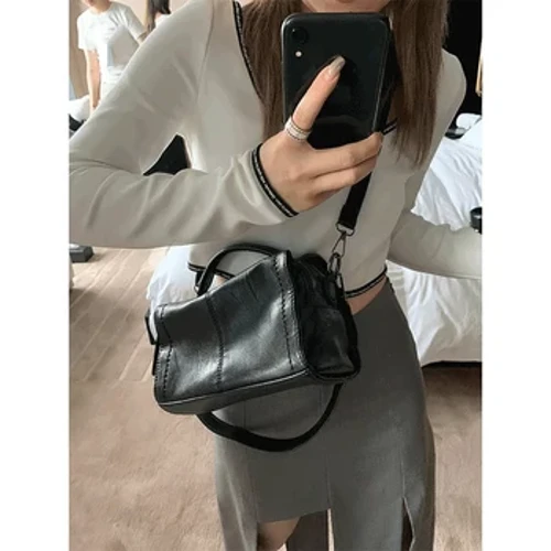 Wahine 2024 Spring Summer New Korean Chic Poʻohiwi ʻeke Crossbody kiʻekiʻe ʻeleʻele liʻiliʻi pāhaʻi ʻeke ʻeke Fashion Pop Portable Boston ʻeke