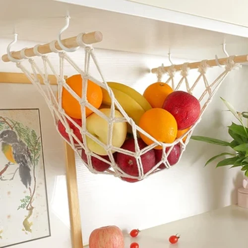 ʻO Boho Huaʻai Hammock no ka lumi kuke ma lalo o ke keʻena ʻeke huaʻai e kau ana i ka pulupulu Macrame i ulana lima ʻia ka pā hale mālama hale.