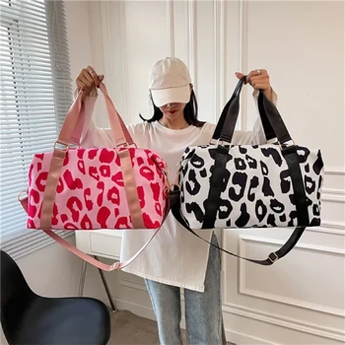 1 PC Nye fasjonable reisevesker Kvinner Leopard Stor Nylon Tote Fitness Treningsstudio Dame Weekend Håndvesker Våt Og Tørr Separasjon
