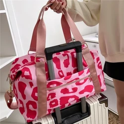 1 STK Nye fasjonable reisevesker Kvinner Leopard Stor Nylon Tote Fitness Treningsstudio Dame Weekend Håndvesker Våt og Tørr Separasjon