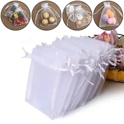 25 / 50PCS Çekip boljak partiýa üpjünçiligi Täze ýyl halaýan şaý-sepleri gaplaýan ak halta gaplaýan jübü Organza Gauze Sachet sowgat sumkalary