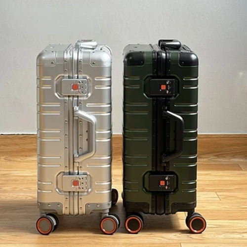 ʻO nā ʻeke huakaʻi alumini-magnesium alloy āpau ʻO nā ʻeke kaʻa kaʻa kaʻa kaʻa ma luna o nā huila trolley ukana lawe ʻia nā pahu pahu.