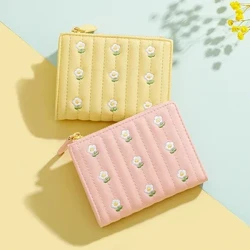 Carteras cortas plegables para mujer, billetera con textura de cuero PU con bordado Floral, monederos, diseños combinables a la moda, tarjeteros