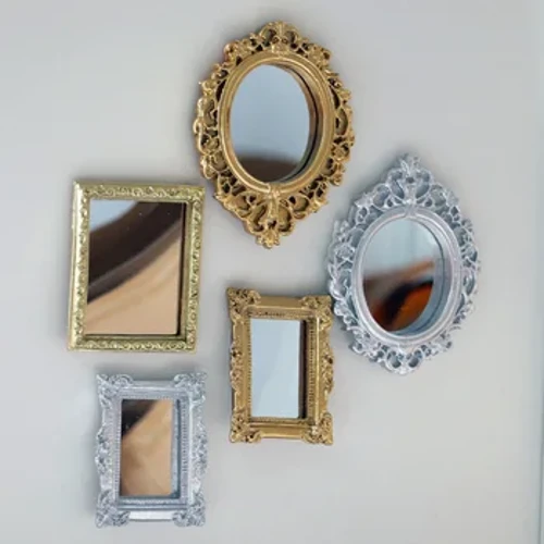 Accessori per cornici in miniatura per casa delle bambole Mobili da parete per camera Mini specchio autoadesivo Decorazioni per casa delle bambole Comò Scrivania Ornamento retrò