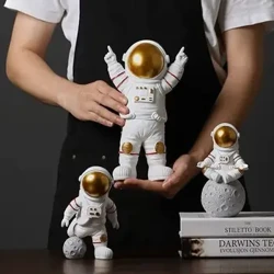 Články Kozmonaut Mesiac Socha Dekoratívne Astronaut Model Astronaut Figúrky Kozmonaut Sochy Kozmonautov Miniatúry Darček