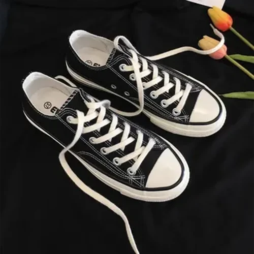 1970-an Sepatu Kanvas Unisex Kasual Slip-ons Sepatu Putih Kecil Gaya Retro Tumit Rendah Pria Wanita