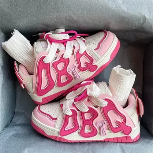 I-Flat Platform Fashion Skateboard Shoes Imibala Exubile Yabafundi Abesifazane Abesifazane Abavuvukele Izicathulo I-Low-top Patchwork Women Sneakers 2024