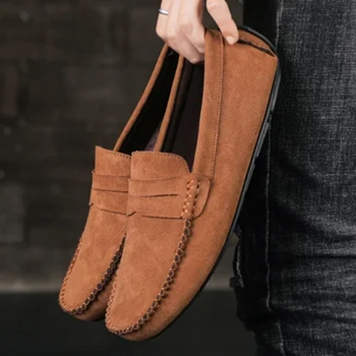 Imfashini I-Suede Engasindi Amadoda Izicathulo Ezivamile Izicathulo Ezivilaphayo I-Slip-on Mens Ephefumulayo Ukushayela Izicathulo