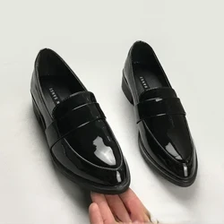Damesko Forår Efterår 2022 Ny sort spids britisk stil Små lædersko Loafers Sko Enkeltsko Vulcanize Sko