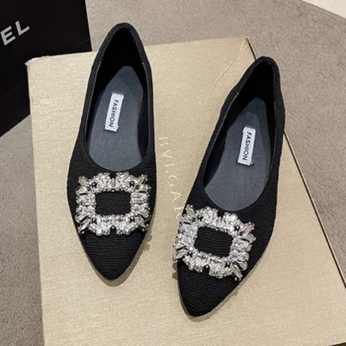 Sepatu flat wanita sing runcing kanthi jempol dekoratif Sandal prau kain lipit Sepatu Wanita Ukuran Plus