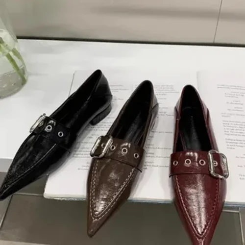 Yeni Moda Sivri Burun Daireler Ayakkabı Kadın Lüks Metal Zincir Bale Düz Sığ Balerin Rahat Loafer'lar Üzerinde Kayma Marka