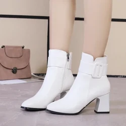 Putih Hitam Tebal Tumit Tinggi Ankle Boots Wanita 2024 Menunjuk Toe Tetap Hangat Elegan Pendek Booties Wanita Ankle Gesper Dekorasi