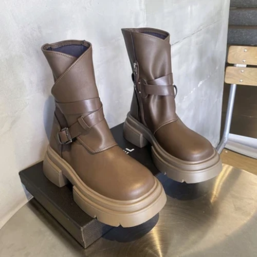 2024 novas botas martins femininas. sapatos de couro laca casal britânico botas de cano alto botas de plataforma de moda feminina