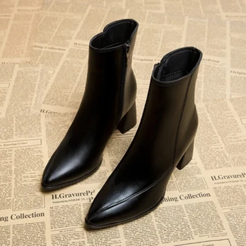 2023 Gwanwyn a'r Hydref Arddull Newydd Brydeinig Esgidiau Merched Tenau a Thenau Bawd traed pigfain Ochr denau Zipper Du Nude Boots Merched