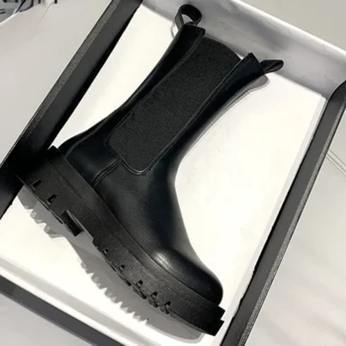 Uudet ylelliset Chelsea Boots Naisten Nilkkurit Chunky Talvikengät Alustanilkkurit Slip on Chunky Heel BV Boot Brand Designer