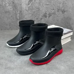 Ffasiwn Tiwb Byr Newydd Dynion Gaeaf Awyr Agored Cynhesrwydd gwrth-ddŵr Gwrthlithro Glaw Boots Esgidiau Gwaith Cegin Pysgota Esgidiau Dŵr