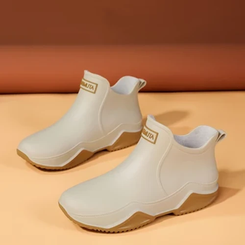 Yeni çiftin açık yağmur çizmeleri moda erkekler yüksek Top yürüyüş balıkçılık su ayakkabısı kaymaz şef iş yarım çizmeler su geçirmez ayakkabı