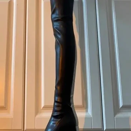 Sepatu Bot Panjang Ireng Kanggo Wanita Fashion Ritsleting Tumit Tinggi Persegi Sadhuwure Dhuwur Boots Musim Dingin Sepatu Wanita Elegan Mordern Booties