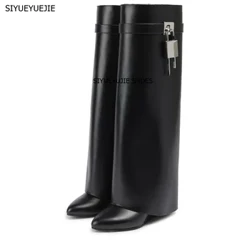 Lieder Stiefel Sperr Hardware iwwer Mandel Zeh geklappt Studs Slip-on Motorrad Wedge Schong Knéi Héich Stiwwelen Knéi héich Stiwwelen