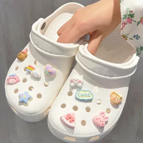 Breloques de chaussures à trou d'ours arc-en-ciel, accessoires, boucle de chaussure, petits animaux mignons, chaussures à fleurs, décorations de chaussures à faire soi-même