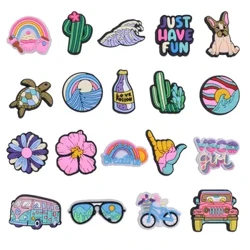 Nagyker 1db PVC cipőtartozékok Crocs Charms Beach Vacation Badge Női Szandálok Csat Gyerektűk Férfi Dekorációs Farmerek