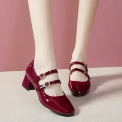 2024 Spring Autumn Women Double Buckle Mary Janes Patent Leather lole lole kamaa kiʻekiʻe Heels Pumps Retro Wahine kamaa ʻeleʻele ʻulaʻula.