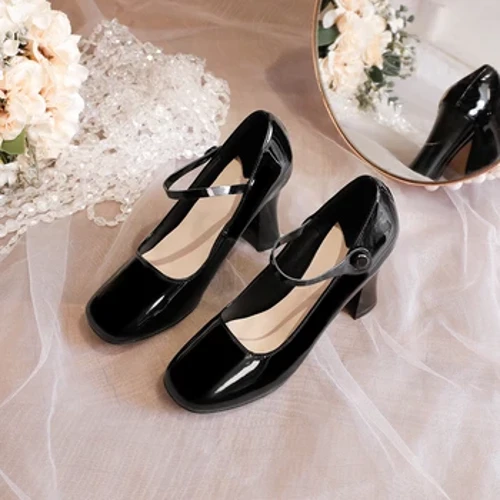 Nā kāmaʻa kuʻekuʻe wahine Mary Jane Nā kāmaʻa Wahine Pumps ʻili Patent Heels kiʻekiʻe Nā kāmaʻa ʻulaʻula kamaʻa mare Spring Double Buckle