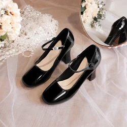 Sepatu hak wanita Mary Jane Sepatu Wanita Pompa Kulit Paten Sepatu Hak TinggiSepatu Gaun Merah Sepatu Pengantin Musim Semi Gesper Ganda