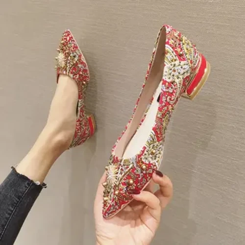 Chaussures pointues peu profondes pour femmes, nouveau Style chinois, chaussures plates à talons bas, strass, spectacle de blé, chaussures de mariée, courtes cloutées, demoiselle d'honneur, 2022