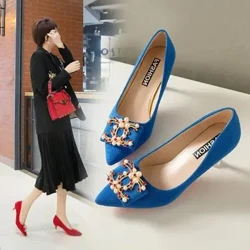 Rote High Heels für Damen, die Weizenkorn-Design zeigen, chinesischer Stil, Perlenschnalle, Mittelabsatz, Einzelschuhe