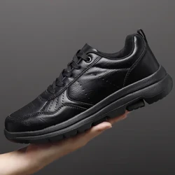 Bróga Leathar Gnó na bhFear Bróga Bog Moccasin Bróga Corr Compordach d'Fhir Sneakers Fir Soladach Dubh Dubh Bán