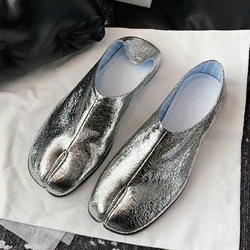 2023 Designer Silver Tabi ninja flats ženy se vzorem kůže s dělenou špičkou mokasíny boty ženské prase klusáky mokasíny