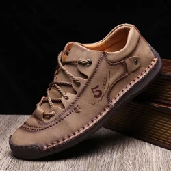 Män Fritidsskor Läder Utomhus Walking Sneakers 2021 Nytt Mode Man Fritid Semester Mjuka körskor Sneakers Herr Skor