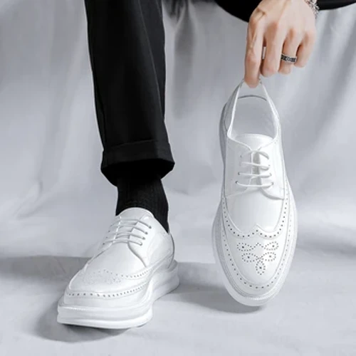 Patent Gwyn Lledr Rhydychen Esgidiau ar gyfer Dynion Toe Pointed Lace-Up Esgidiau sgleiniog Esgidiau Achlysurol Rhydychen Esgidiau Priodas Busnes Ffurfiol Dynion