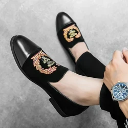 Erkek Moda Süet Deri Nakış Loafer'lar Erkek Rahat Baskılı Moccasins Oxfords Ayakkabı Adam Parti Sürüş Daireler AB boyutu 38-45