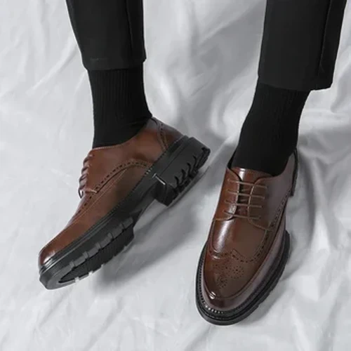 Luxusní značka Pánské Kožené Boty Šněrovací Špičatá Smíšené Barvy Brogues Oxford Pánské Šaty Boty Svatební Kancelář Společenské Boty Pánské
