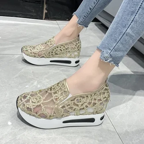 Plate-forme compensées femmes baskets broderie florale maille baskets femmes sans lacet décontracté confortable chaussures à talons pour femme Tenis Feminino