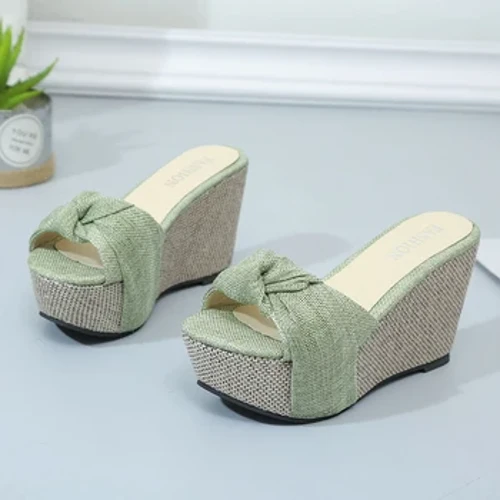 Damen-Sandalen mit Absatz, Damen-Sommer-Plateauschuhe mit Keilabsatz, bedeckt die Füße, Plateau-Slipper mit hohen Absätzen