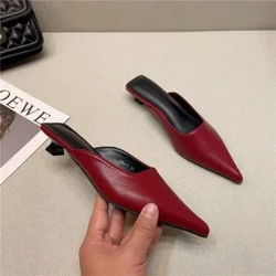 2023 Sliperi Sodlau Isel Newydd Cau'r Haf Traed Bysedd Traed Mulau Awyr Agored Pympiau Achlysurol Arddull Stryd Slip sandal Mam ar Loafers Hanner Sliperi
